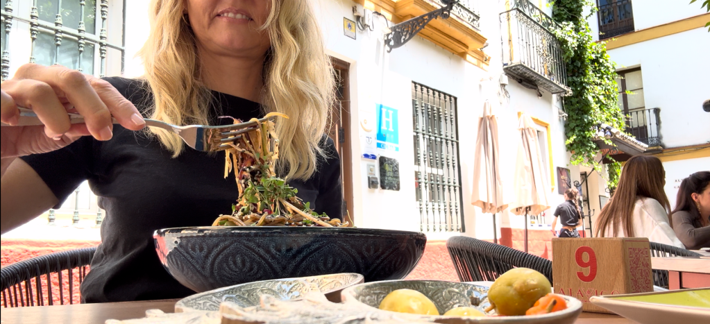 How to Eat Alone in a Restaurant and Actually Enjoy&nbsp;It
